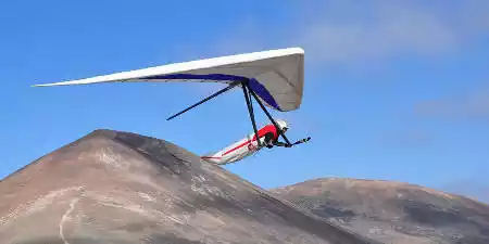 Hang gliding and paragliding in Lanzarote